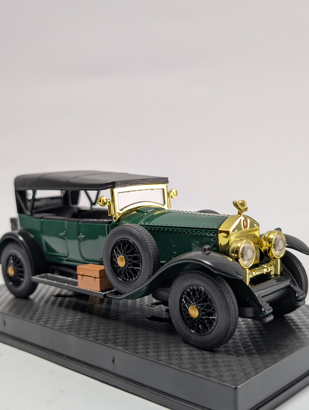 Vintage 1920 Rolls Royce Car Model — 1:32 Scale